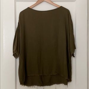 Black Crane raw edge tee